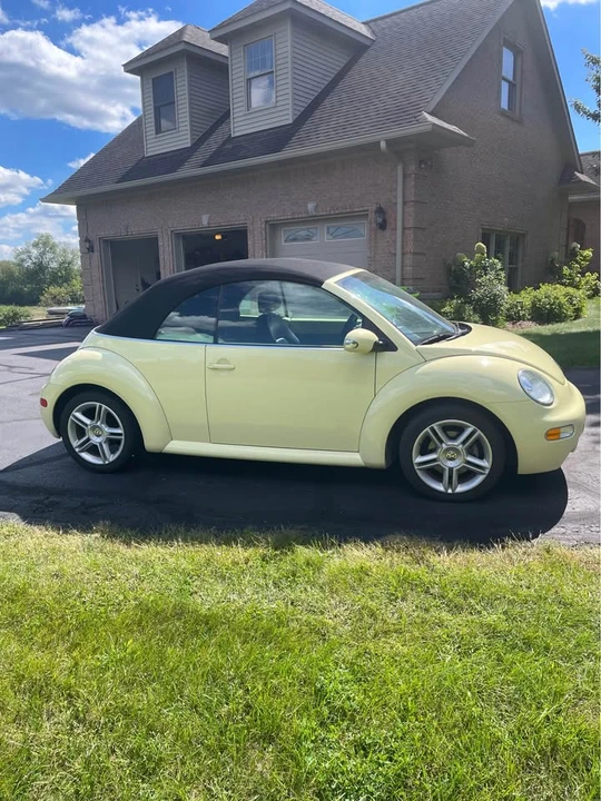 2005 Volkswagen New Beetle - Image 2 of 17