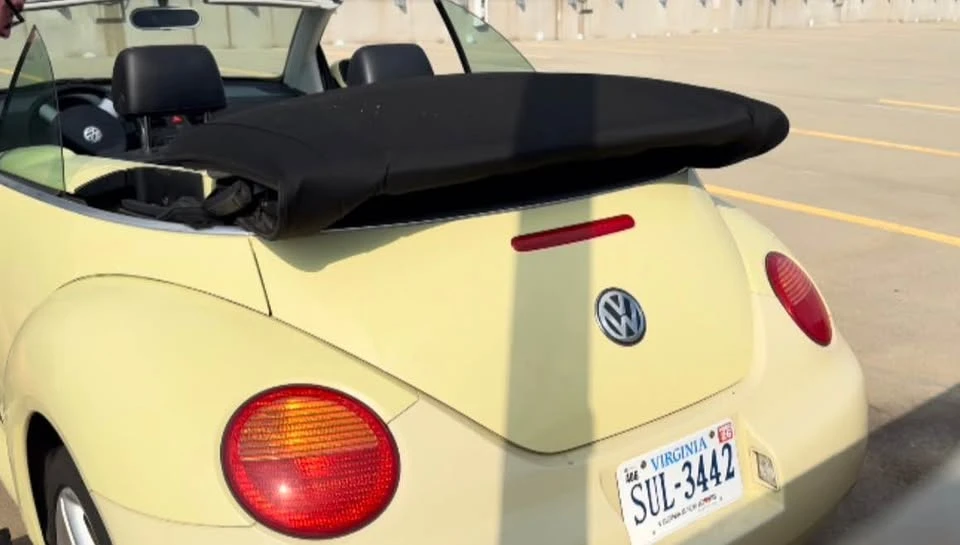 2005 Volkswagen New Beetle - Image 7 of 8