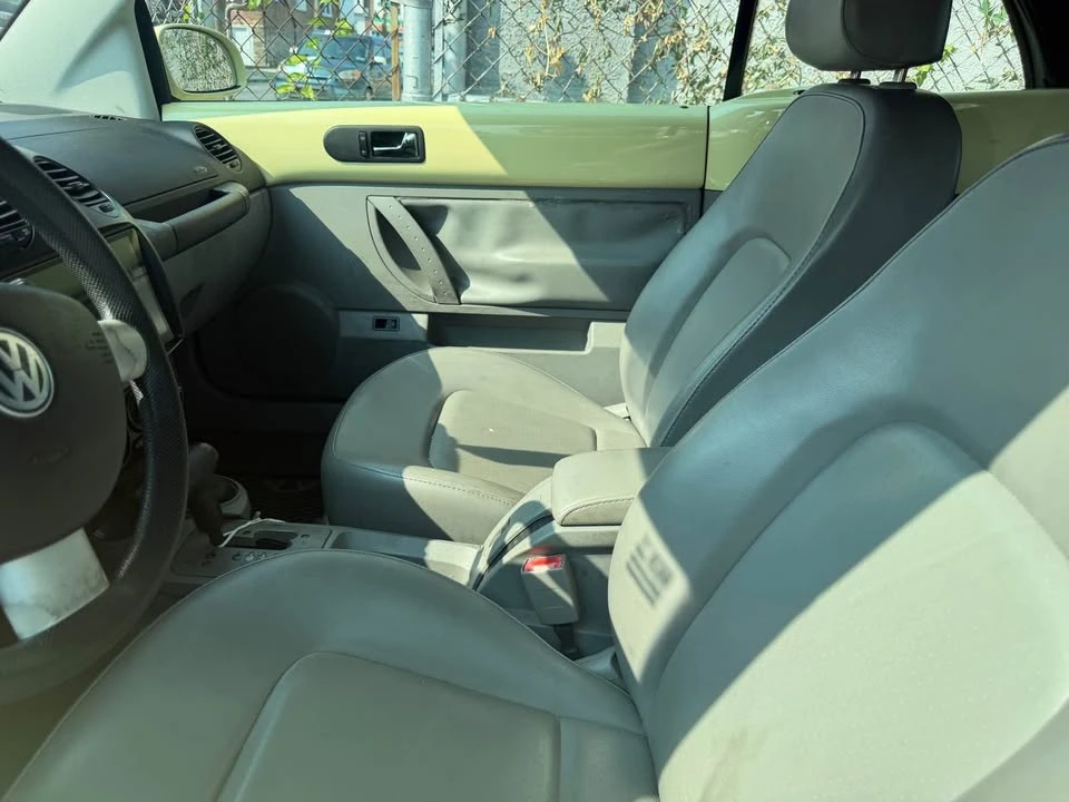 2005 Volkswagen New Beetle - Image 9 of 13