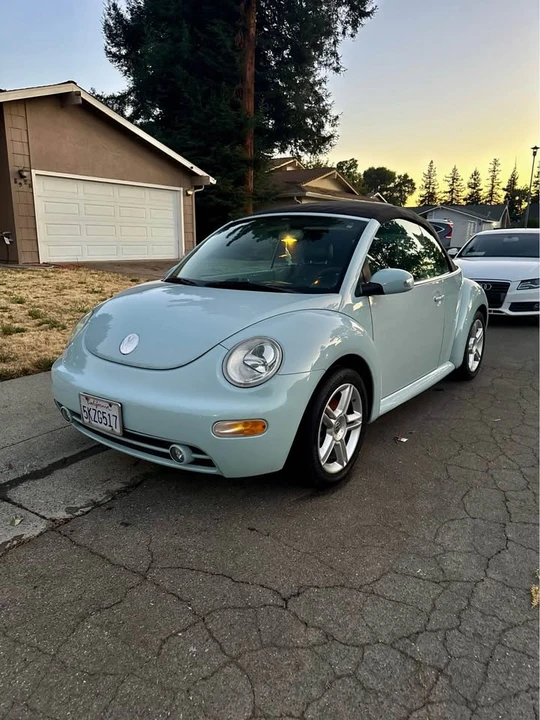 2005 Volkswagen New Beetle - Image 2 of 15