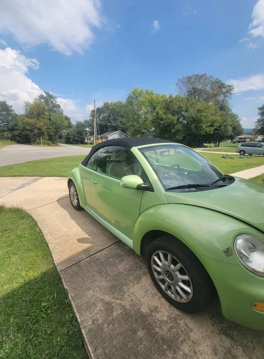 2005 Volkswagen New Beetle - Image 2 of 5