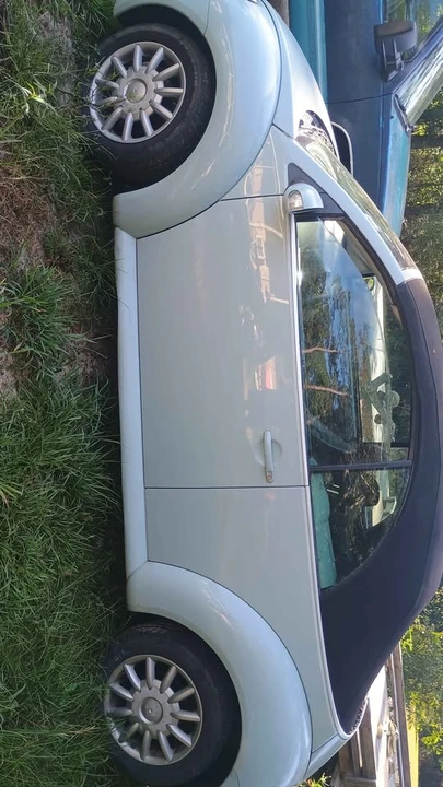 2005 Volkswagen New Beetle - Image 3 of 4