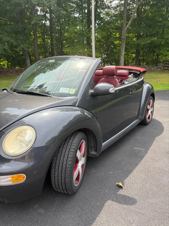 2005 Volkswagen New Beetle - Image 2 of 6