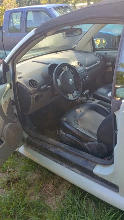 2005 Volkswagen New Beetle - Image 2 of 4