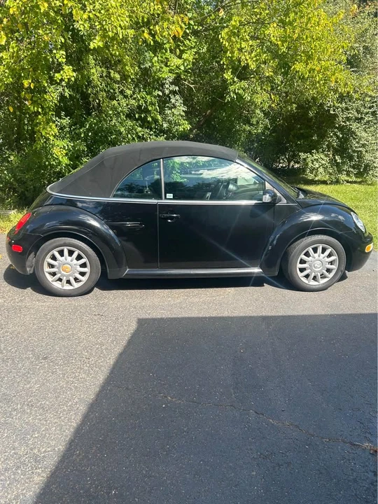 2005 Volkswagen New Beetle - Image 2 of 5