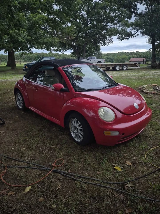 2005 Volkswagen New Beetle - Image 2 of 6