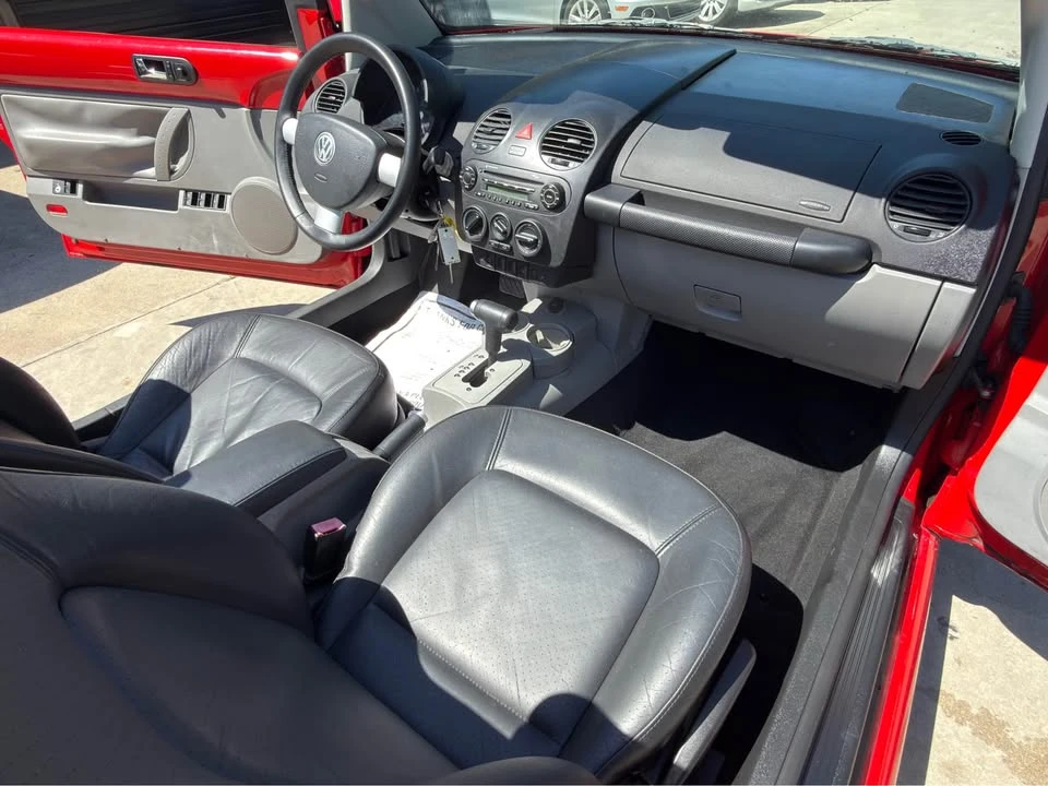 2005 Volkswagen New Beetle - Image 12 of 20