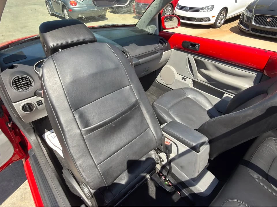 2005 Volkswagen New Beetle - Image 10 of 20