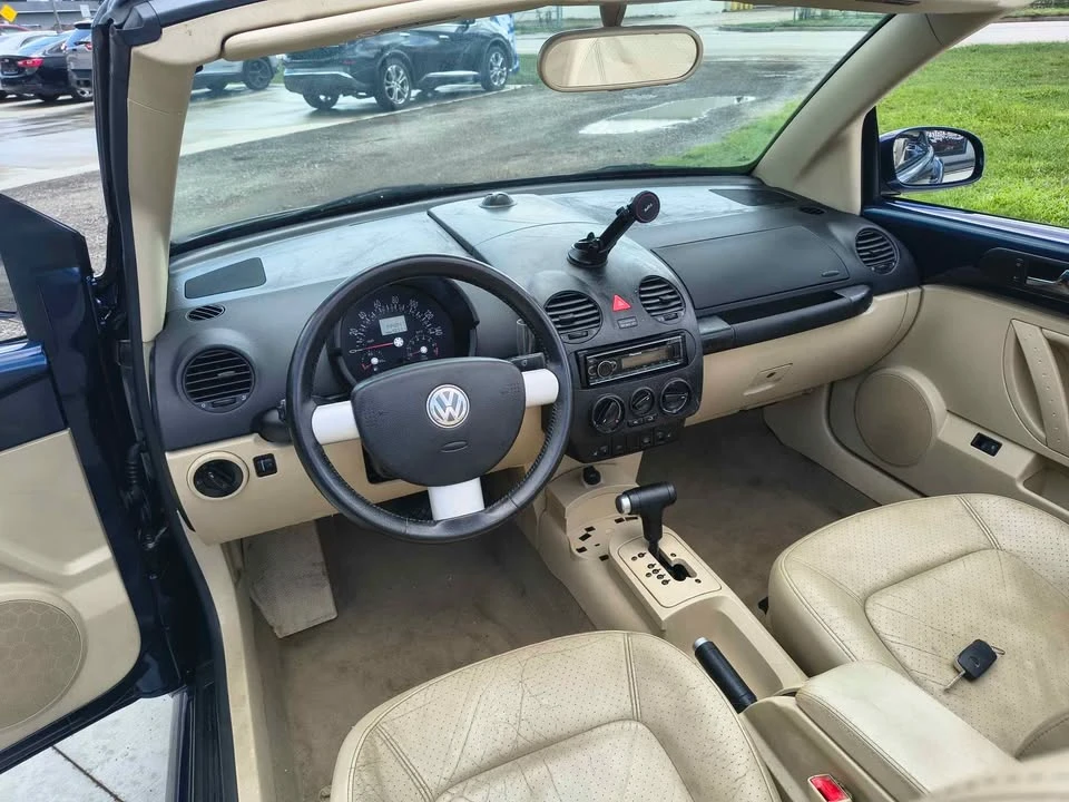 2005 Volkswagen New Beetle - Image 4 of 12