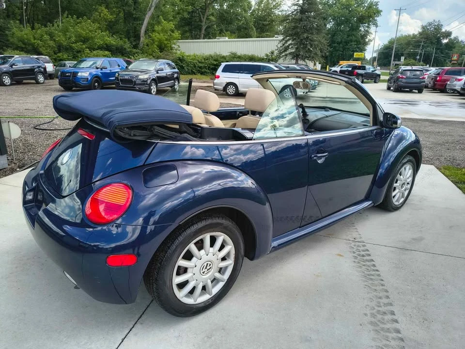 2005 Volkswagen New Beetle - Image 11 of 12