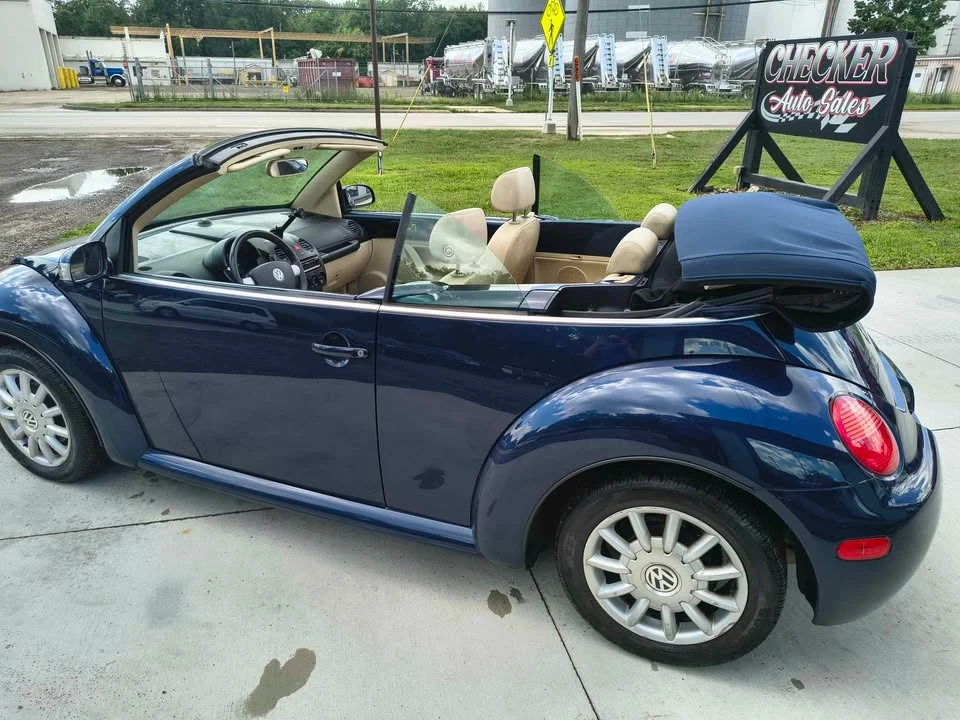 2005 Volkswagen New Beetle - Image 8 of 12