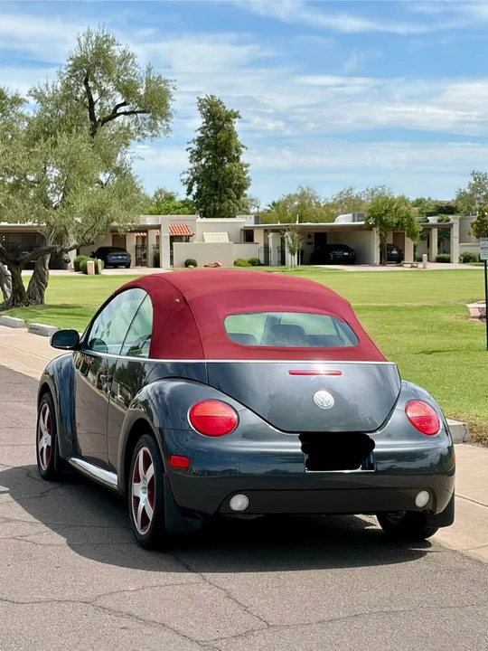 2005 Volkswagen New Beetle - Image 2 of 16