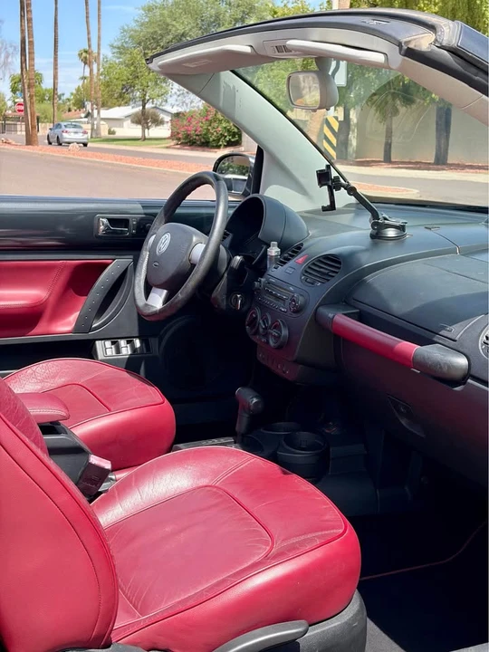 2005 Volkswagen New Beetle - Image 13 of 16