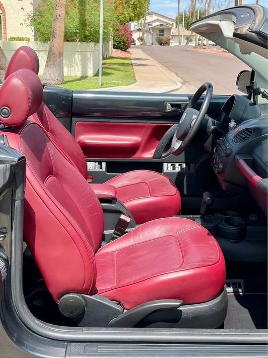 2005 Volkswagen New Beetle - Image 12 of 16