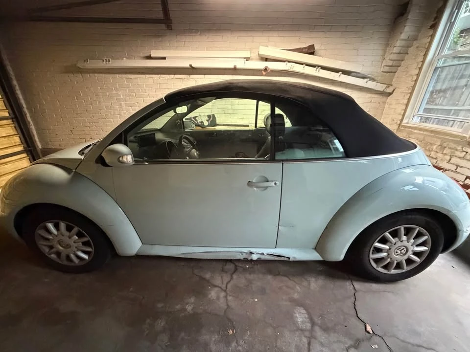 2005 Volkswagen New Beetle - Image 2 of 8