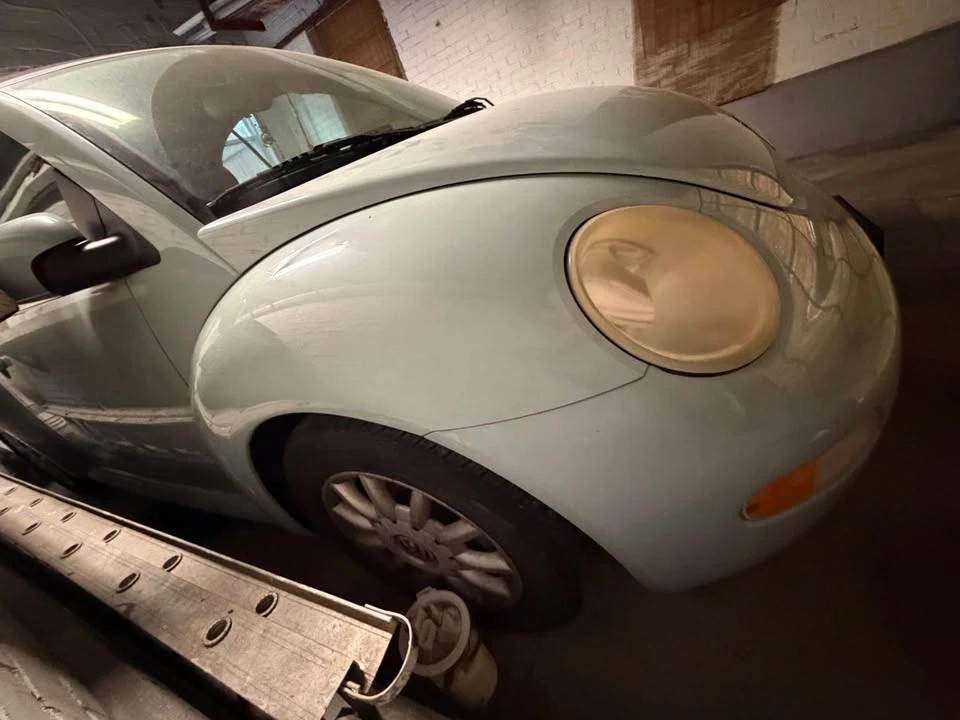 2005 Volkswagen New Beetle - Image 6 of 8