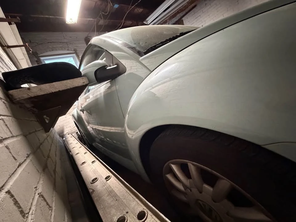 2005 Volkswagen New Beetle - Image 3 of 8