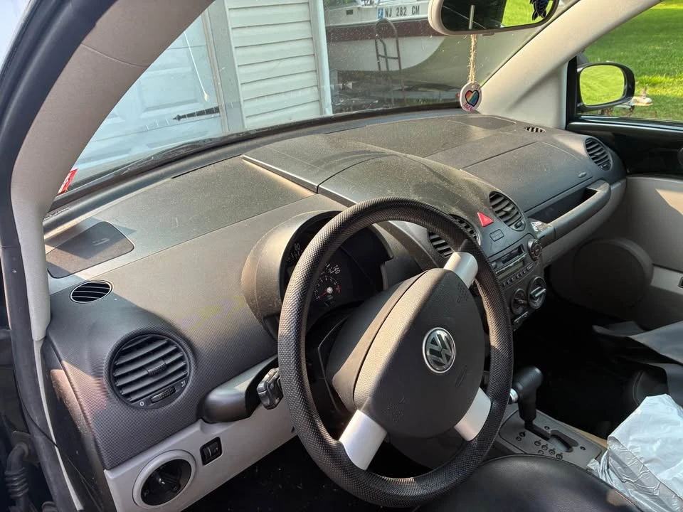 2005 Volkswagen New Beetle - Image 6 of 6