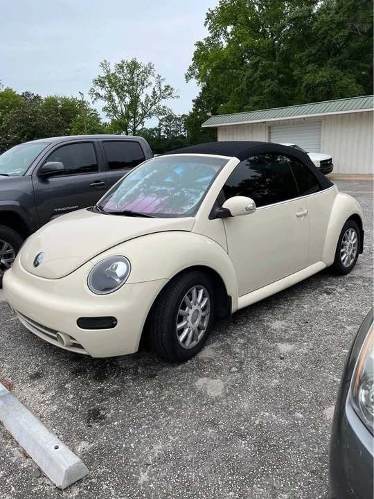 2005 Volkswagen New Beetle - Image 2 of 3