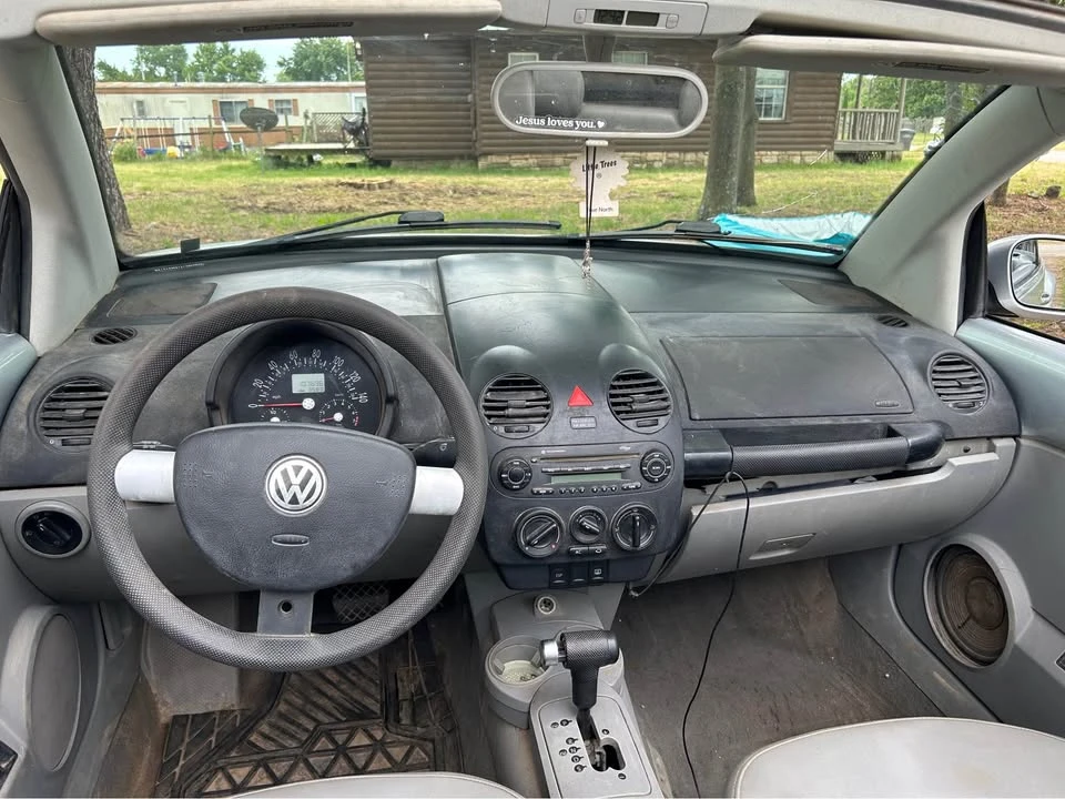 2005 Volkswagen New Beetle - Image 5 of 10