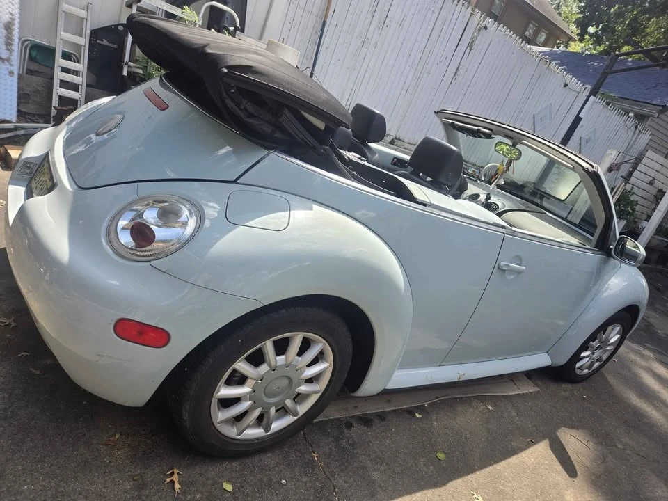 2005 Volkswagen New Beetle - Image 4 of 6