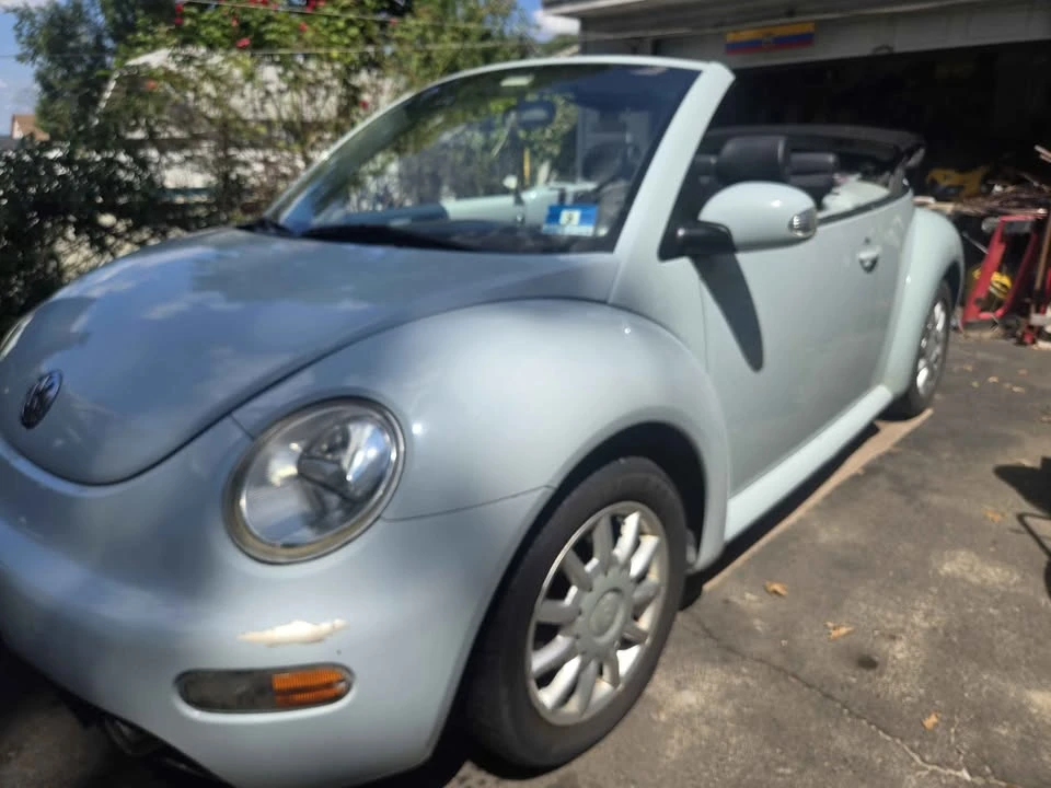 2005 Volkswagen New Beetle - Image 2 of 6