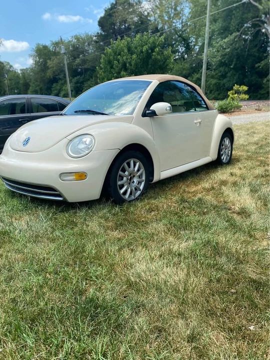 2005 Volkswagen New Beetle - Image 2 of 8