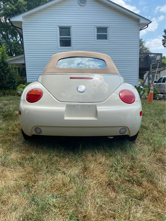 2005 Volkswagen New Beetle - Image 4 of 8