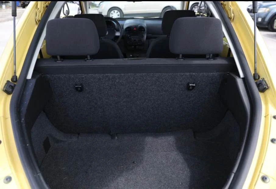 2005 Volkswagen New Beetle - Image 16 of 17