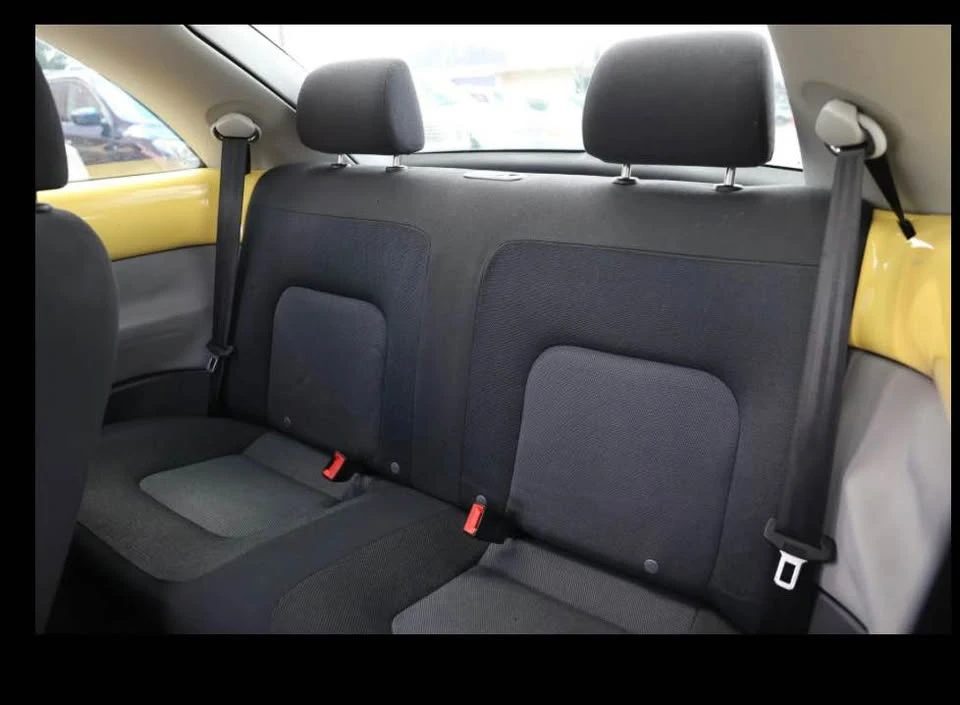 2005 Volkswagen New Beetle - Image 12 of 17