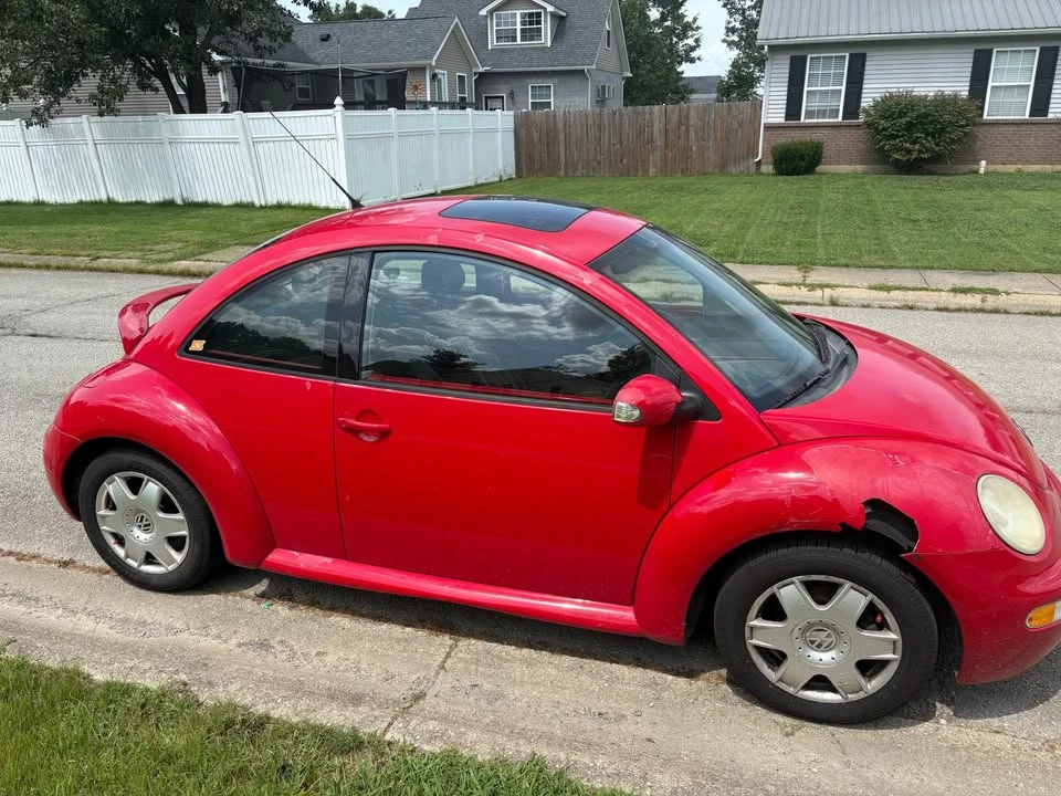 2005 Volkswagen New Beetle - Image 4 of 5