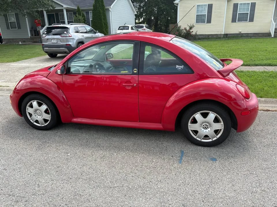 2005 Volkswagen New Beetle - Image 2 of 5