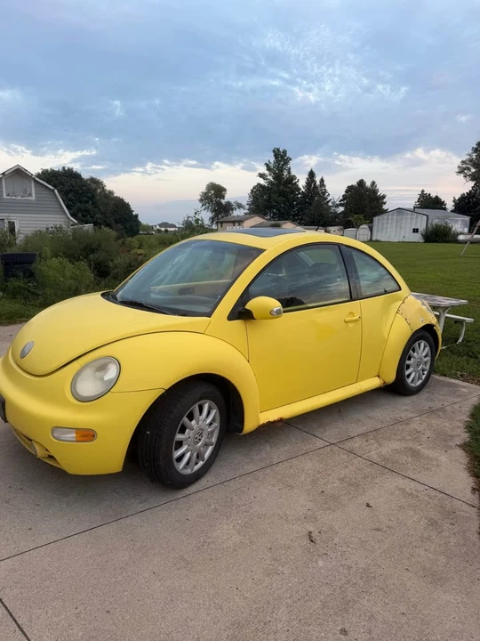 2005 Volkswagen New Beetle - Image 2 of 5