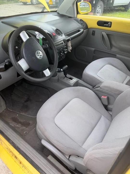 2005 Volkswagen New Beetle - Image 3 of 5