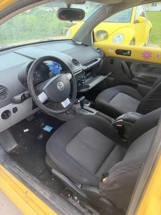 2005 Volkswagen New Beetle - Image 5 of 5