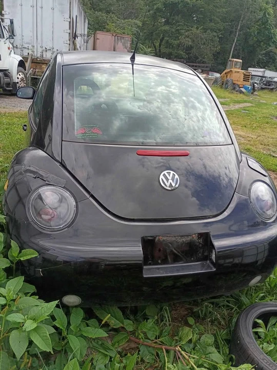 2005 Volkswagen New Beetle - Image 5 of 11