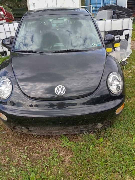 2005 Volkswagen New Beetle - Image 2 of 11