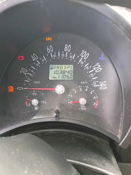 2005 Volkswagen New Beetle - Image 9 of 11