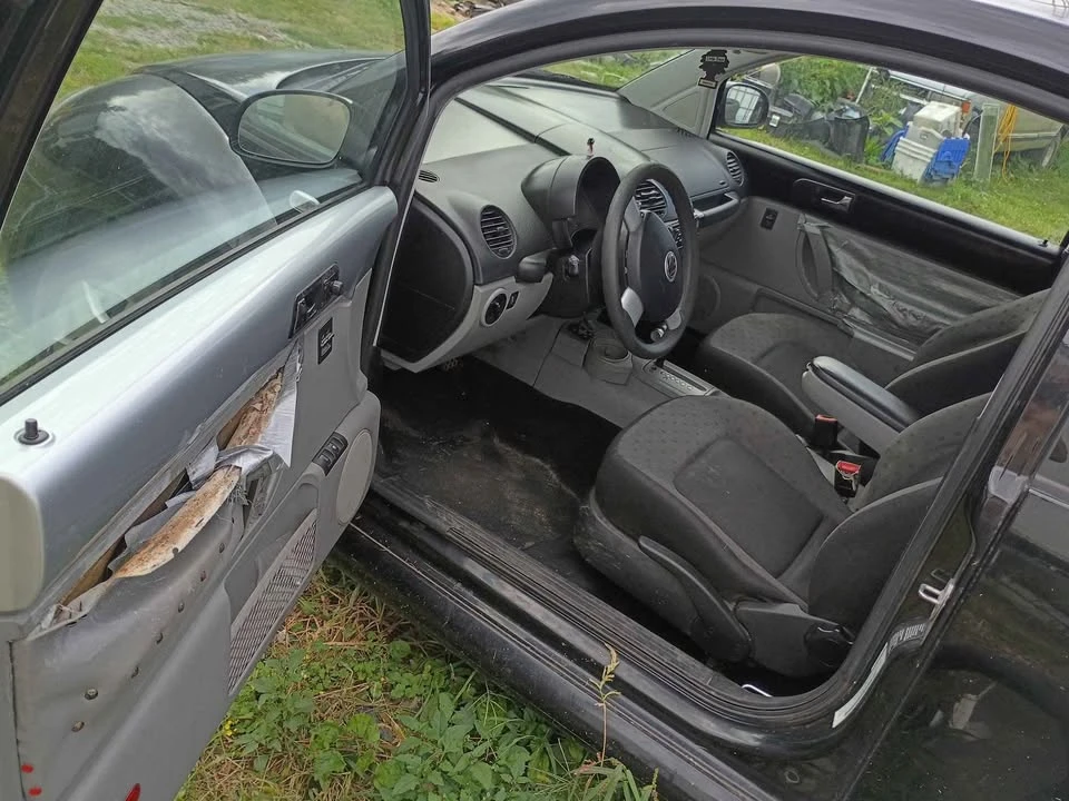 2005 Volkswagen New Beetle - Image 6 of 11
