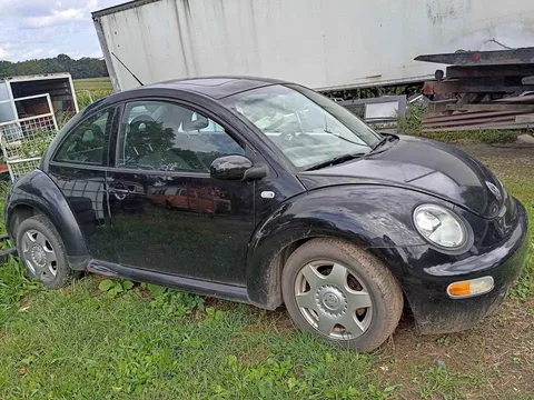 2005 Volkswagen Beetle 2.0T SE Hatchback 2D