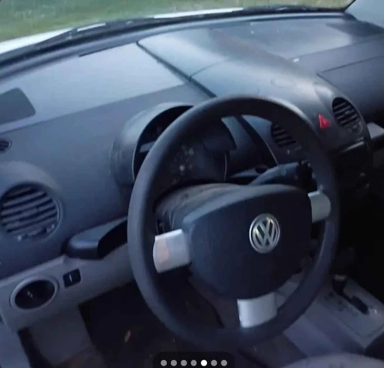 2005 Volkswagen New Beetle - Image 2 of 6