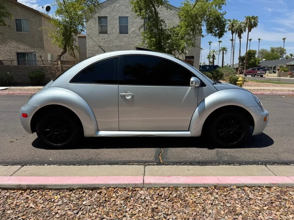 2005 Volkswagen New Beetle - Image 5 of 10