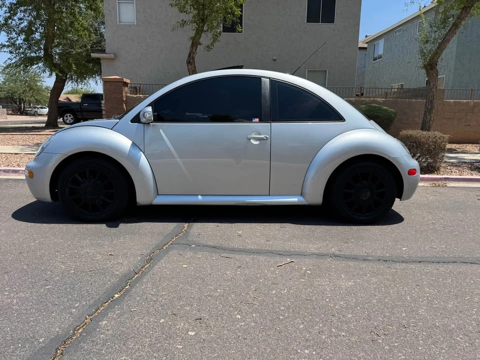2005 Volkswagen New Beetle - Image 2 of 10