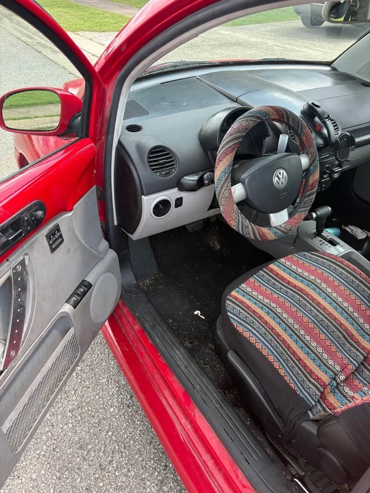 2005 Volkswagen New Beetle - Image 2 of 5