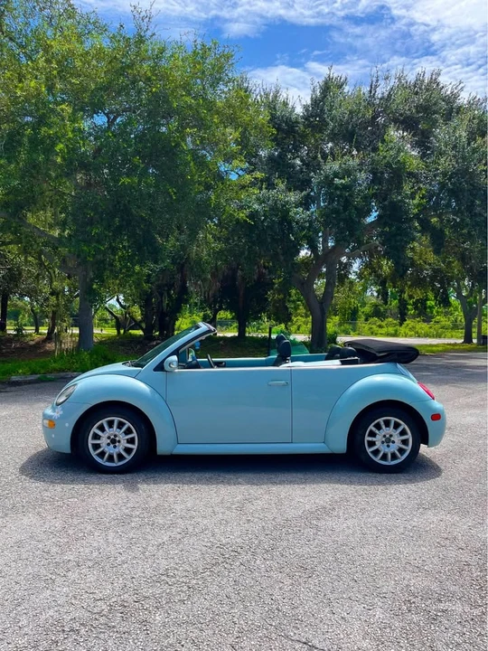2005 Volkswagen New Beetle - Image 2 of 14