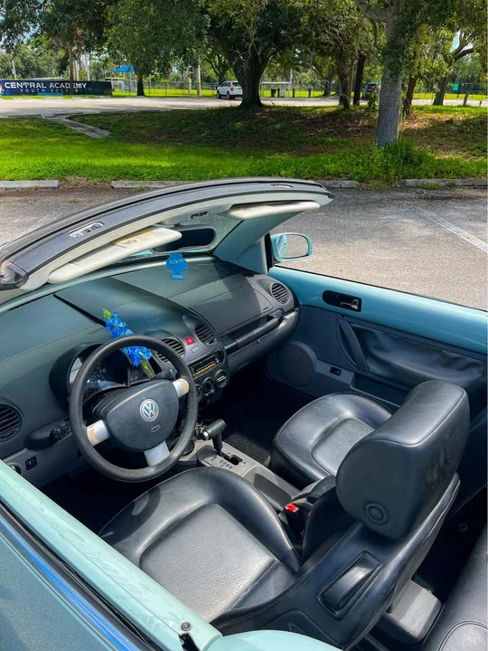 2005 Volkswagen New Beetle - Image 11 of 14