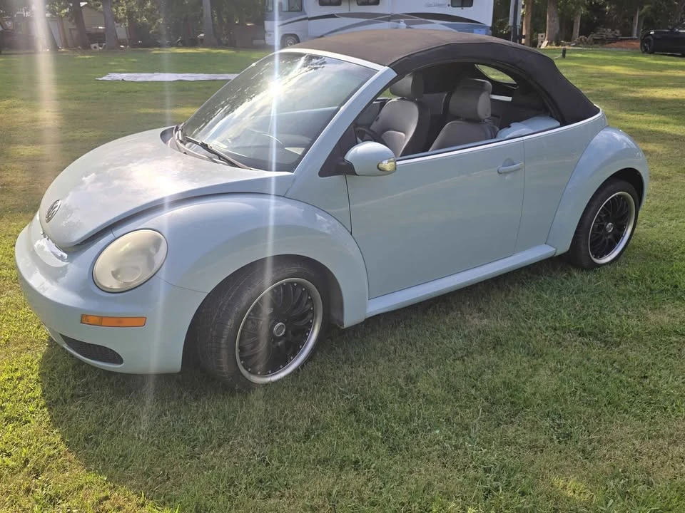 2005 Volkswagen New Beetle - Image 2 of 9