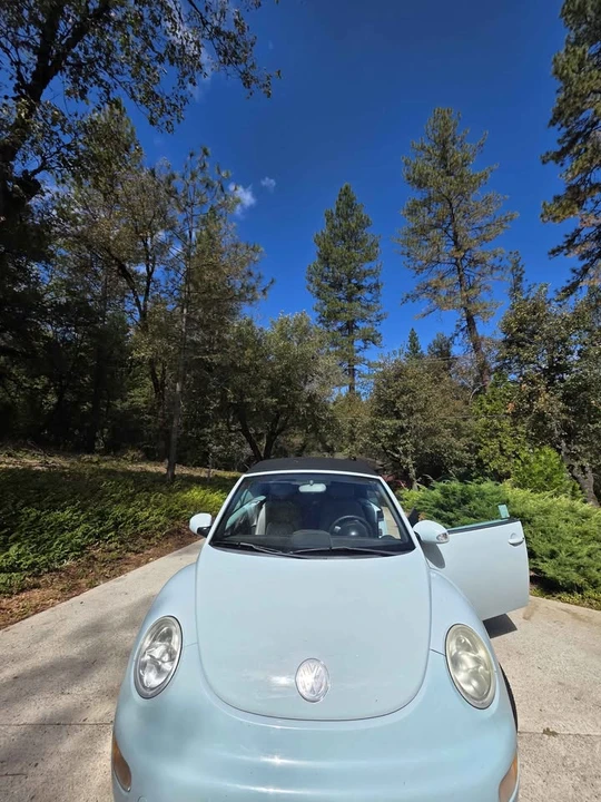 2005 Volkswagen New Beetle - Image 2 of 6