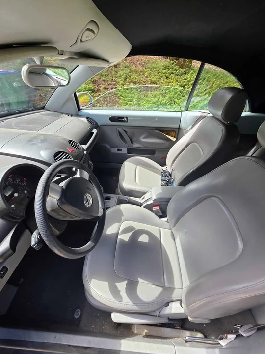 2005 Volkswagen New Beetle - Image 5 of 6