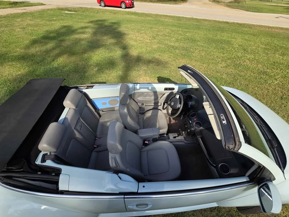 2005 Volkswagen New Beetle - Image 5 of 9